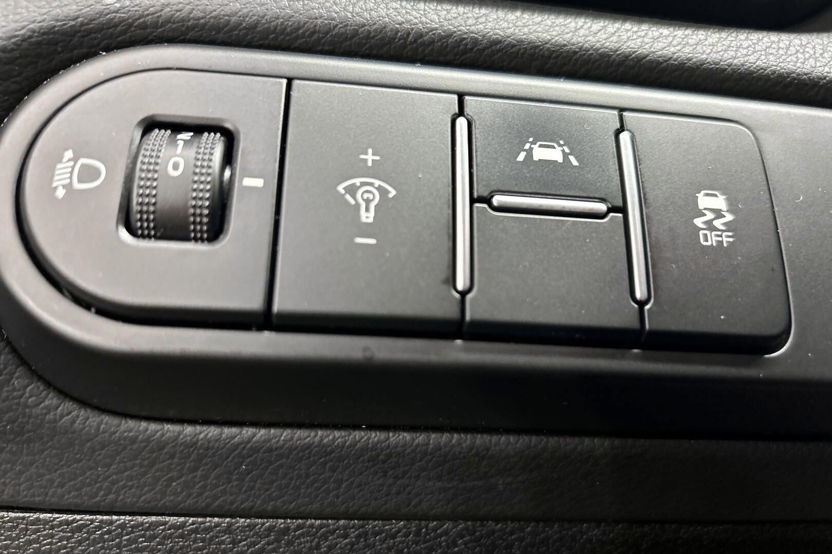 Kia Ceed iso kuva 19