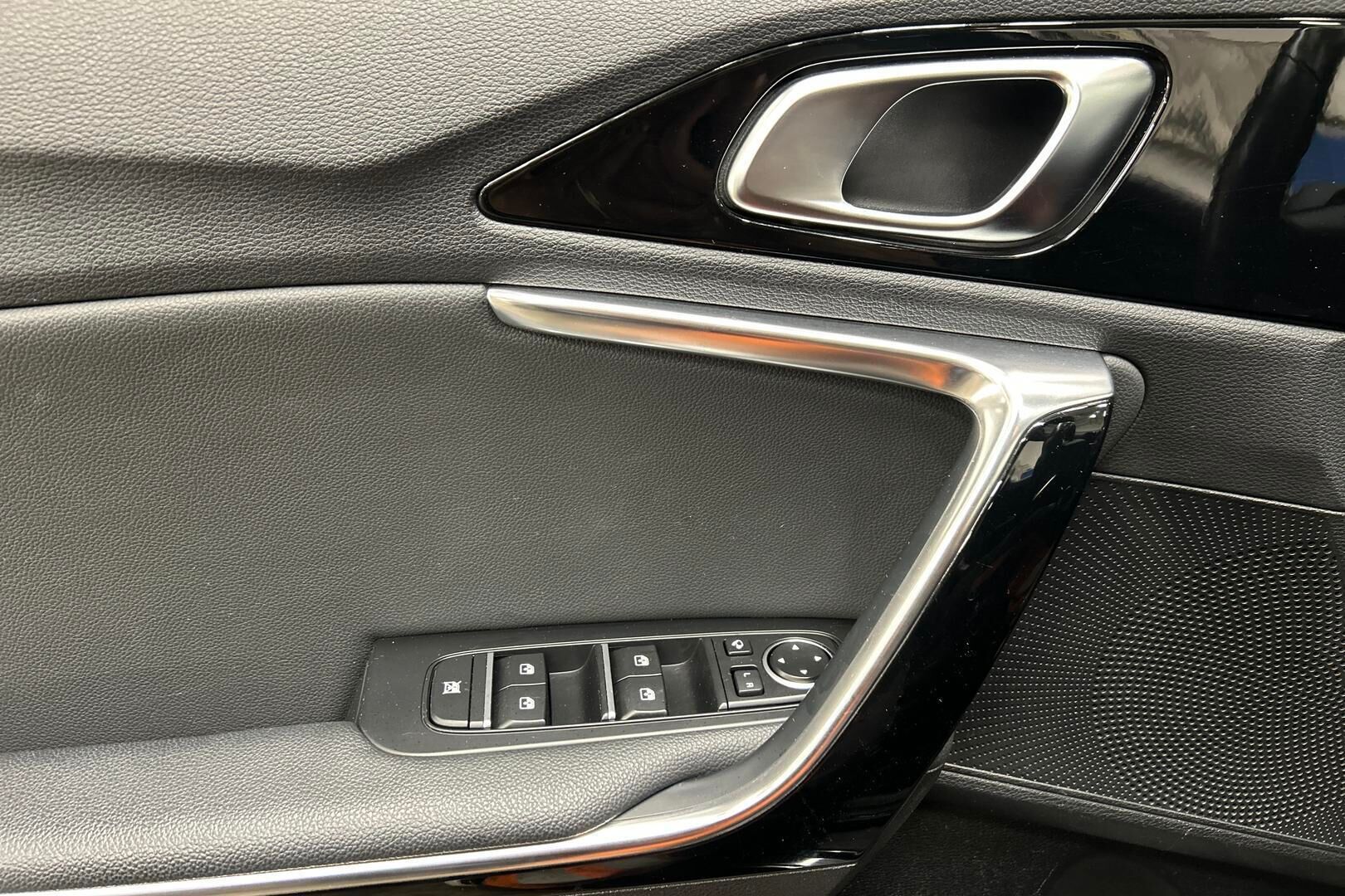 Kia Ceed iso kuva 20