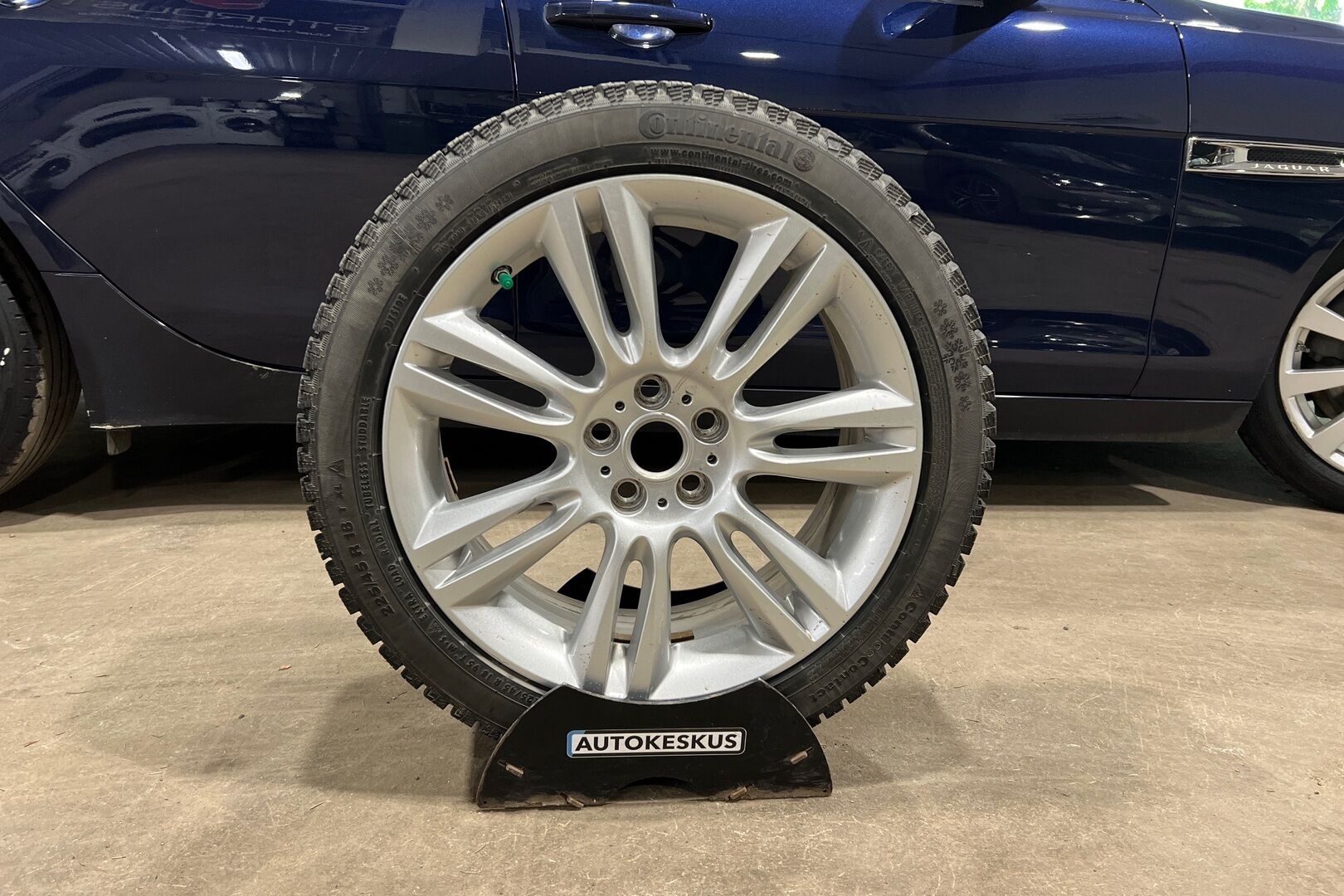 Jaguar XE iso kuva 20
