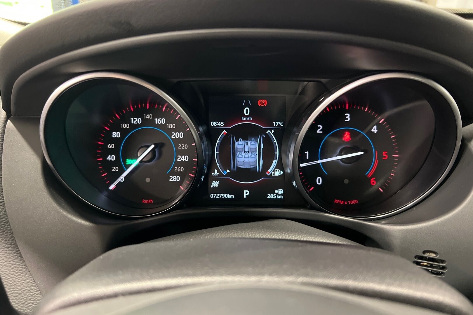 Jaguar XE iso kuva 11