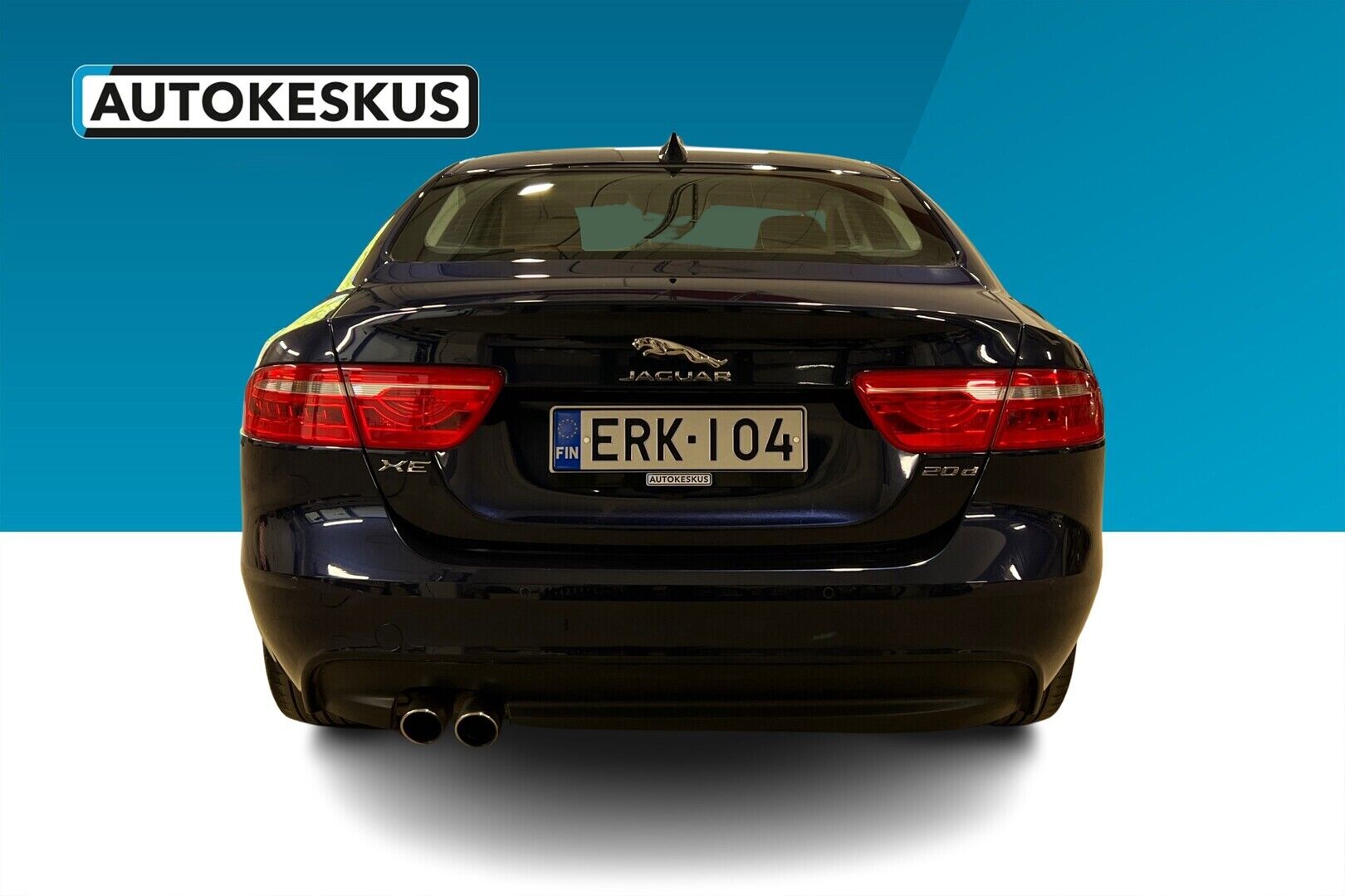 Jaguar XE iso kuva 2
