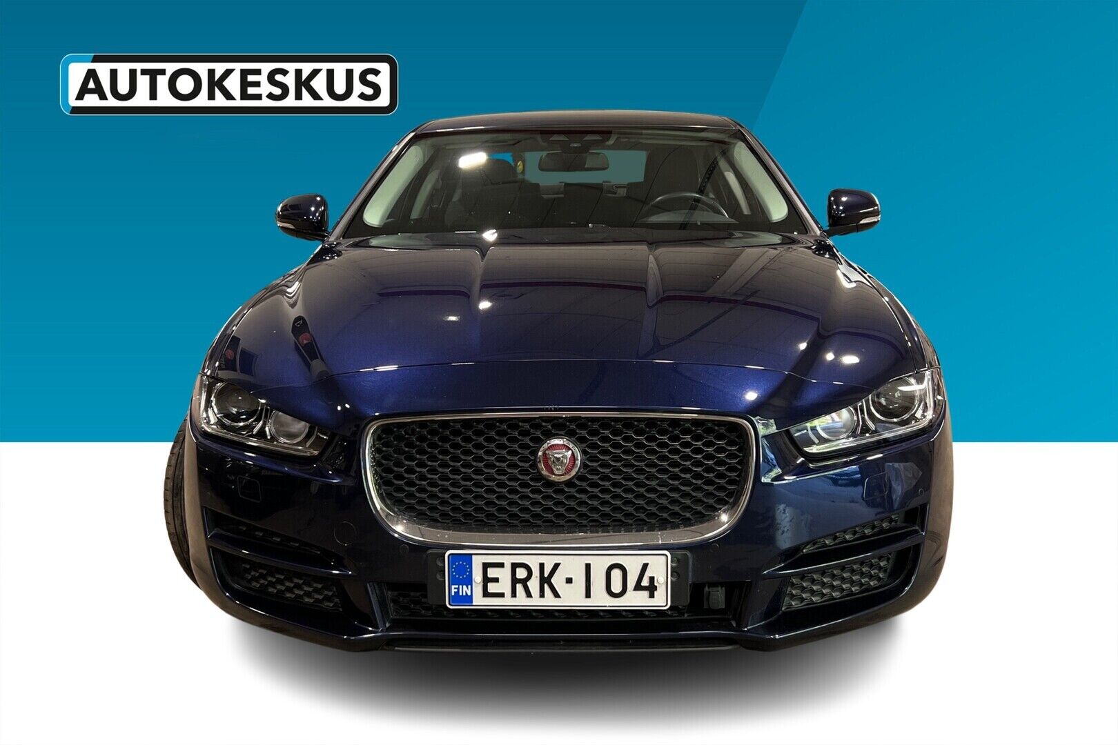 Jaguar XE iso kuva 3