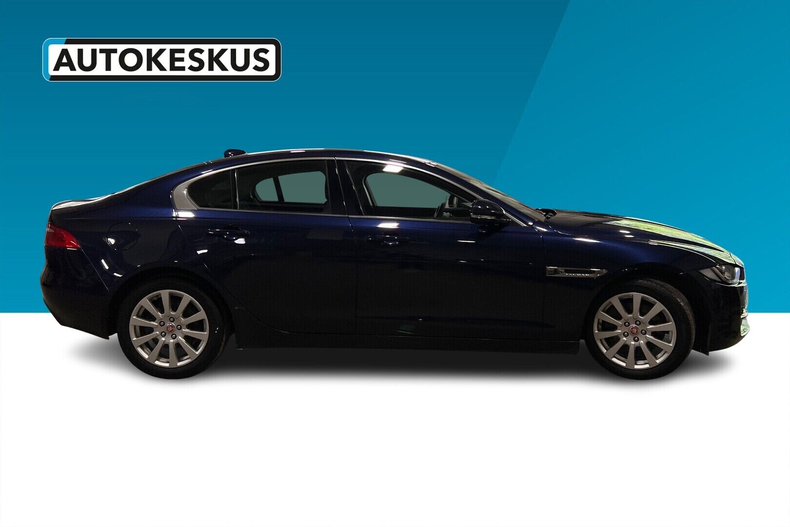 Jaguar XE iso kuva 18