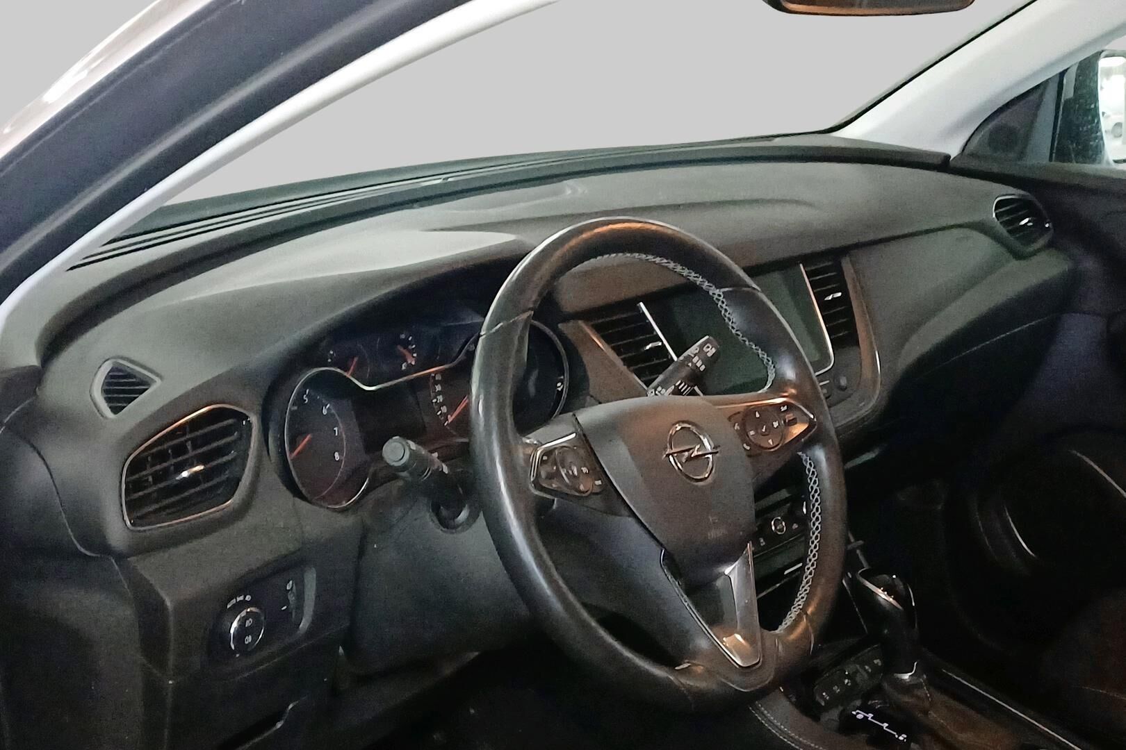Opel Grandland X iso kuva 2