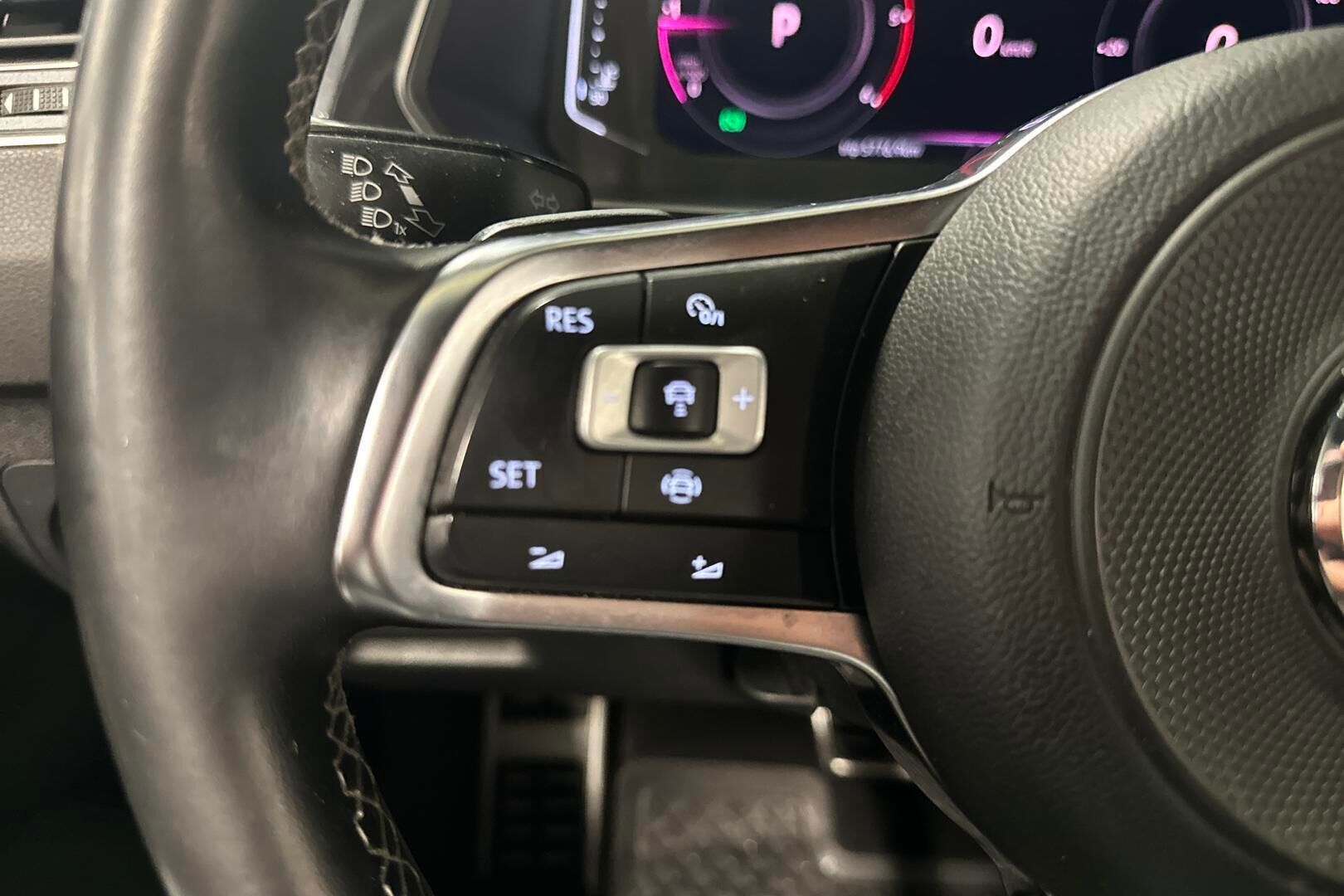 Volkswagen Tiguan iso kuva 15