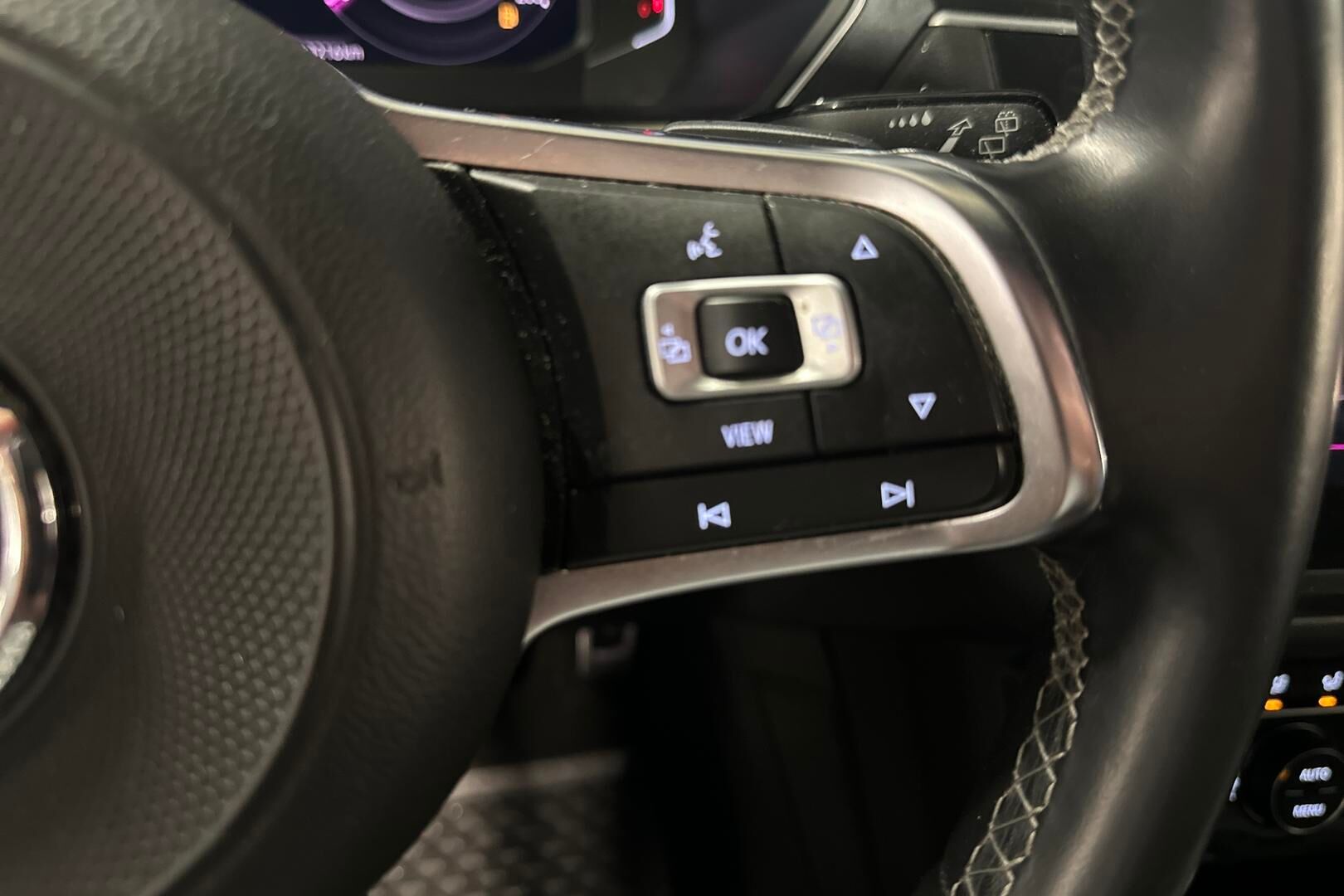 Volkswagen Tiguan iso kuva 16