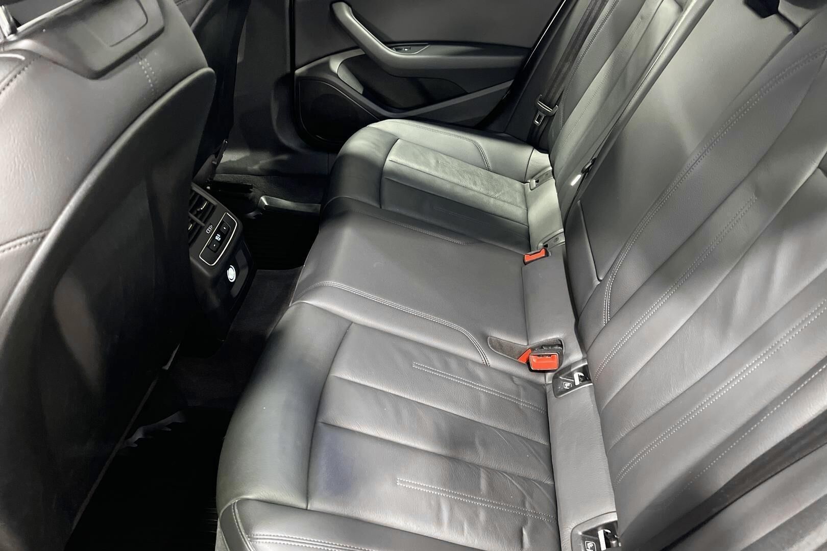 Audi A4 iso kuva 7