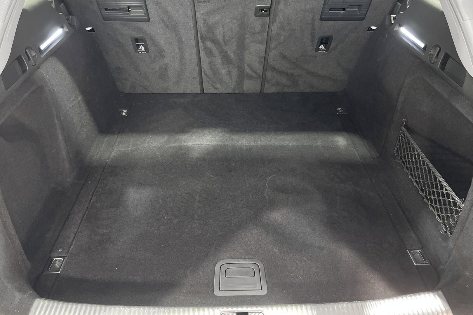 Audi A4 iso kuva 9