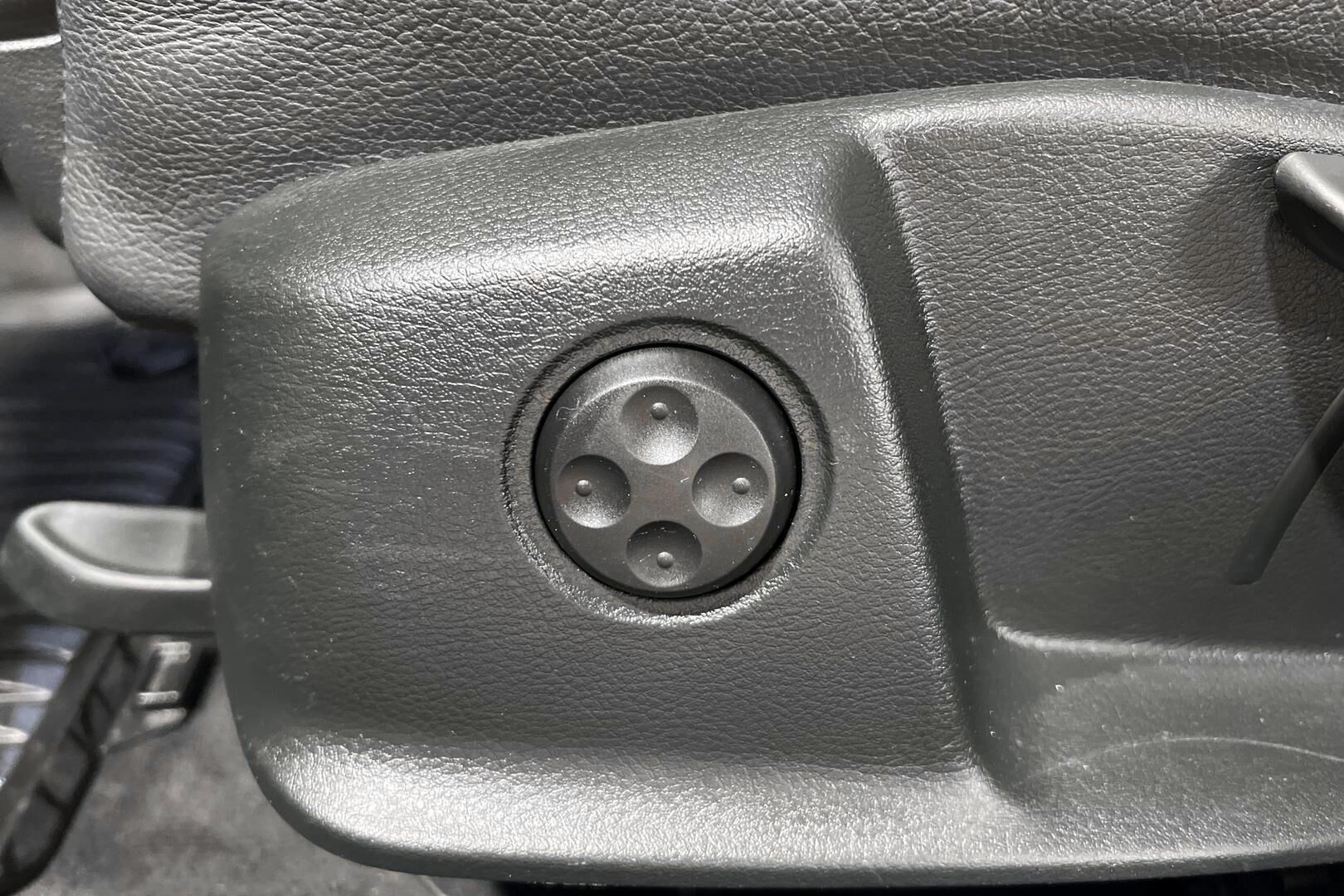 Audi A4 iso kuva 13