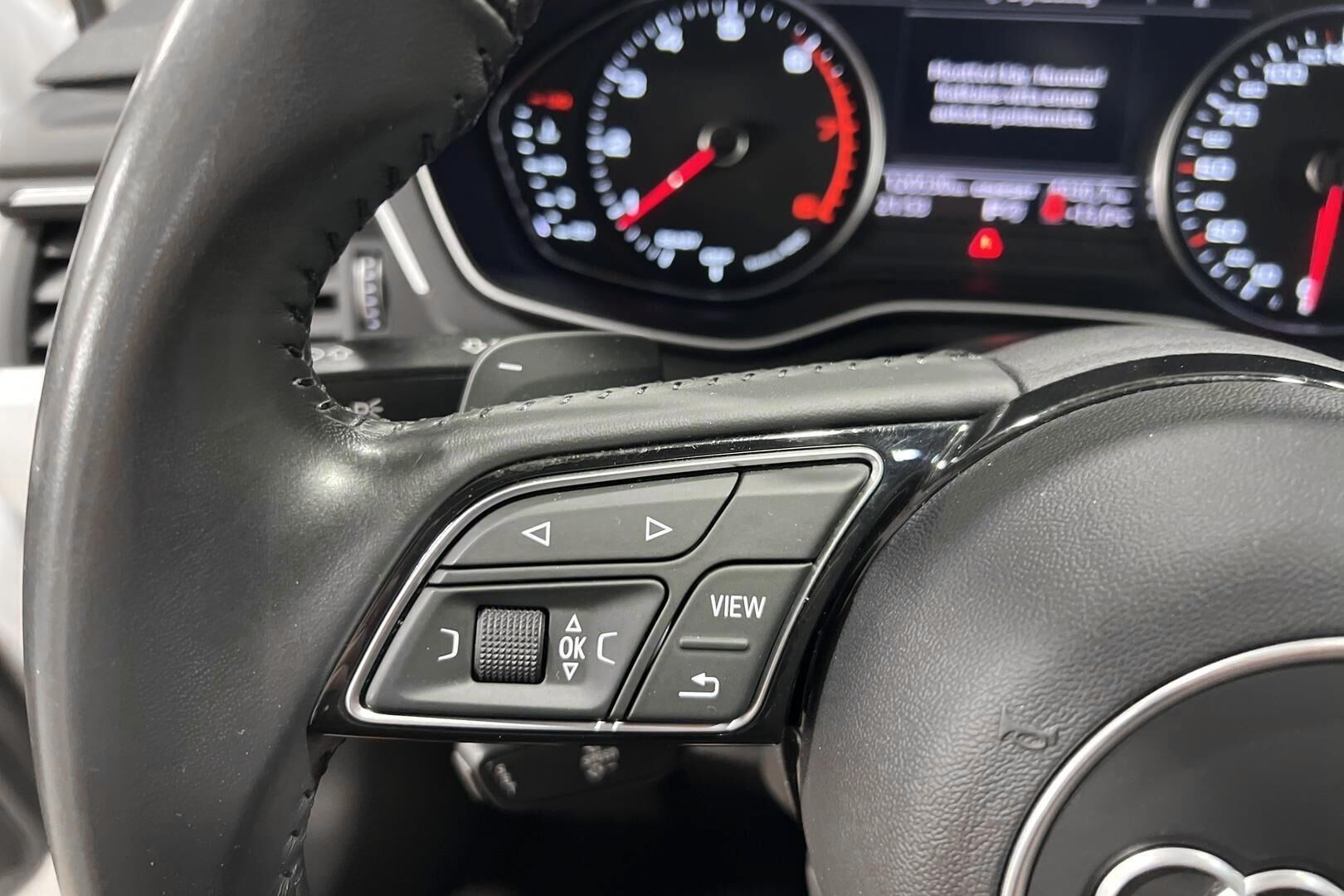 Audi A4 iso kuva 14