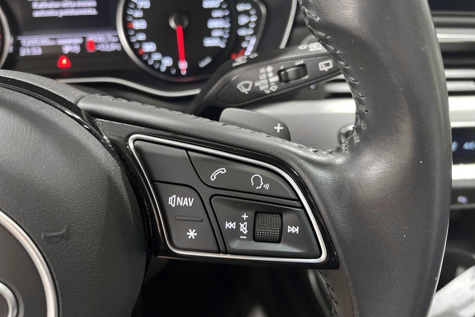 Audi A4 iso kuva 24