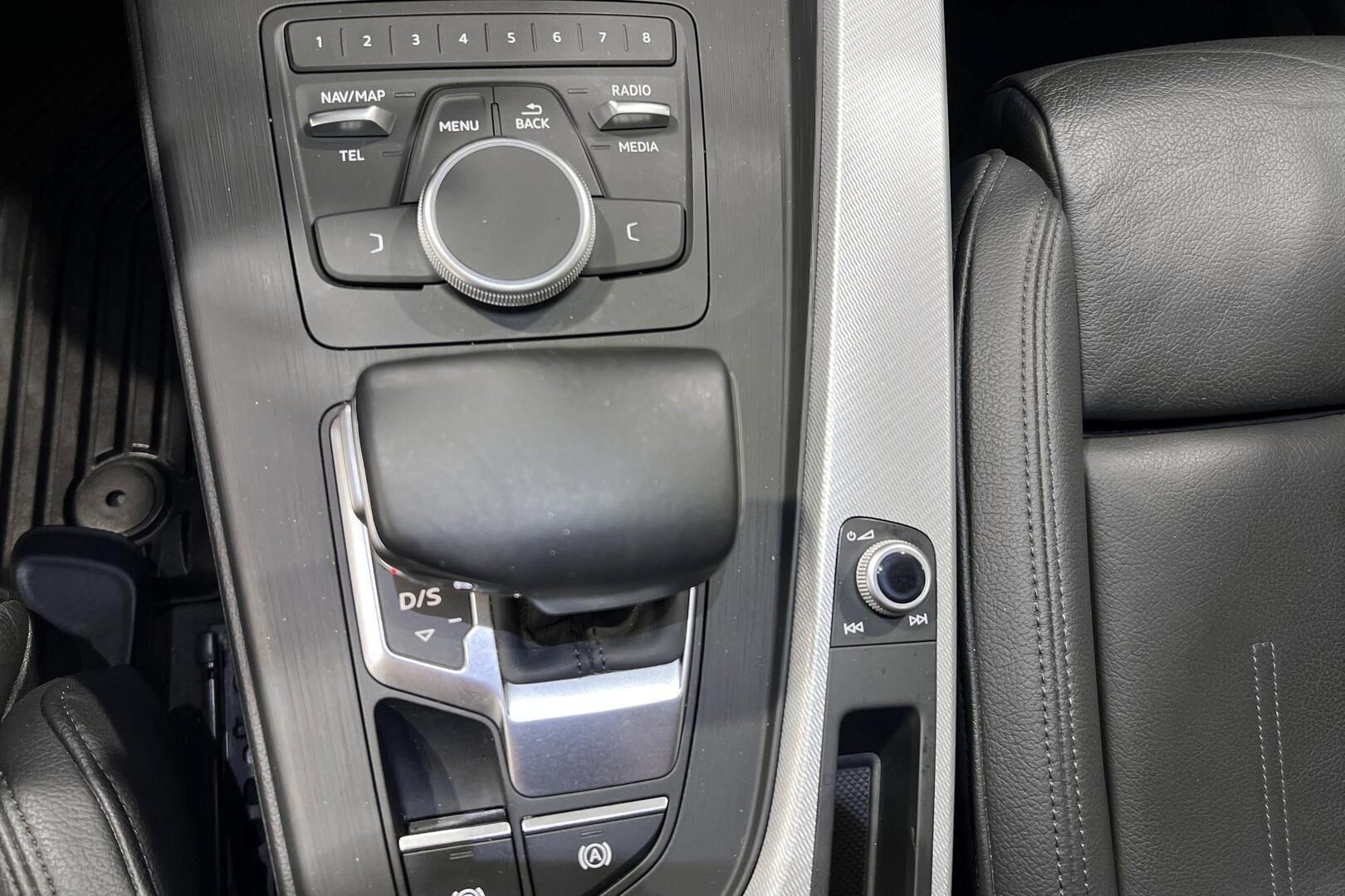 Audi A4 iso kuva 17