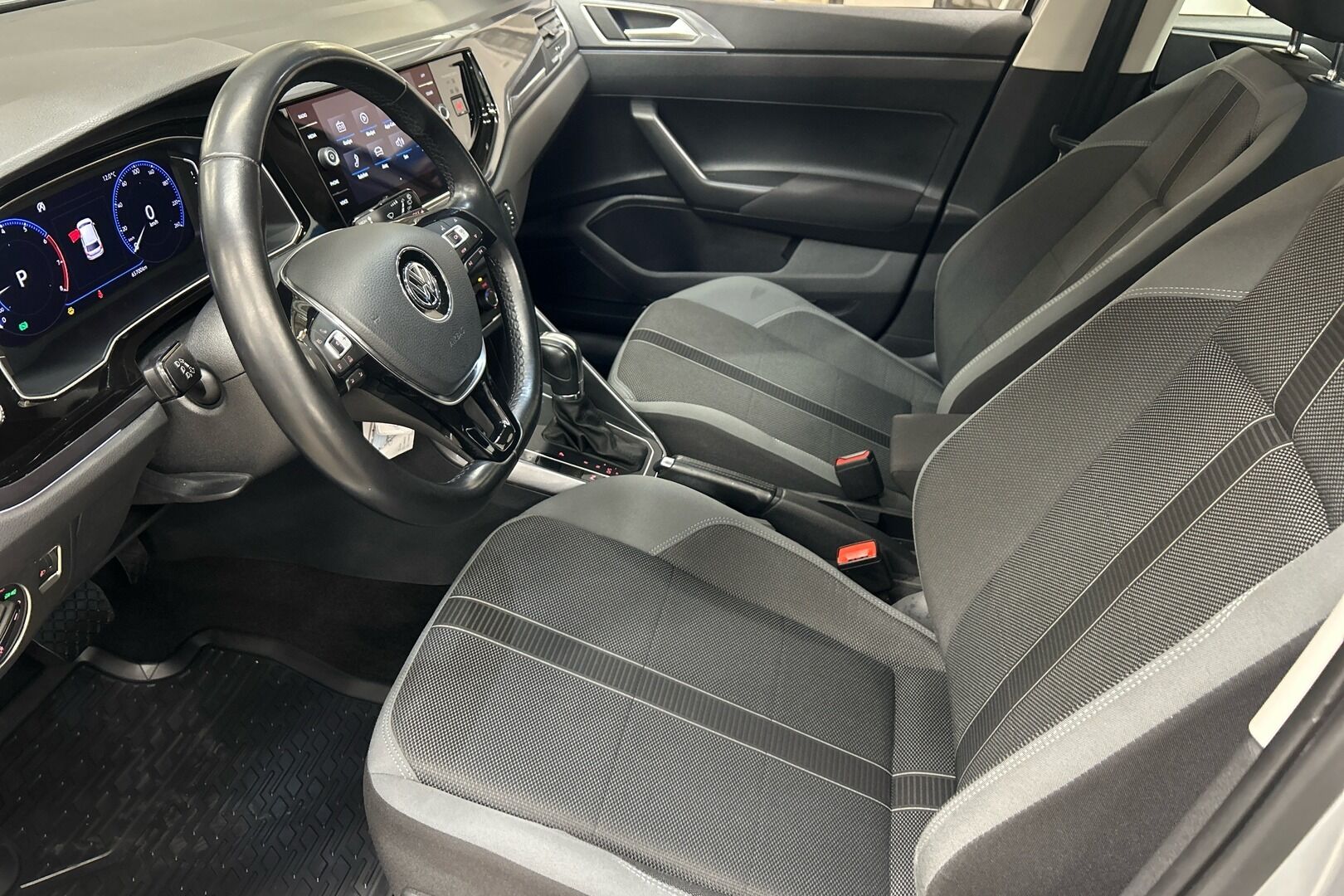 Volkswagen Polo iso kuva 8