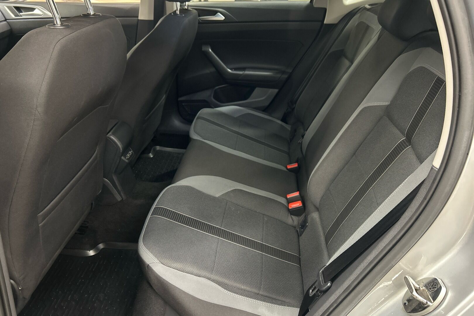 Volkswagen Polo iso kuva 9