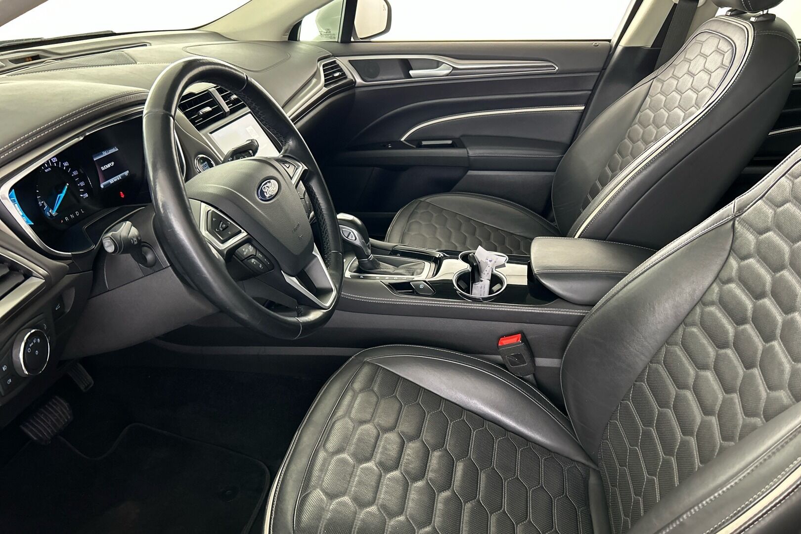 Ford Mondeo iso kuva 20