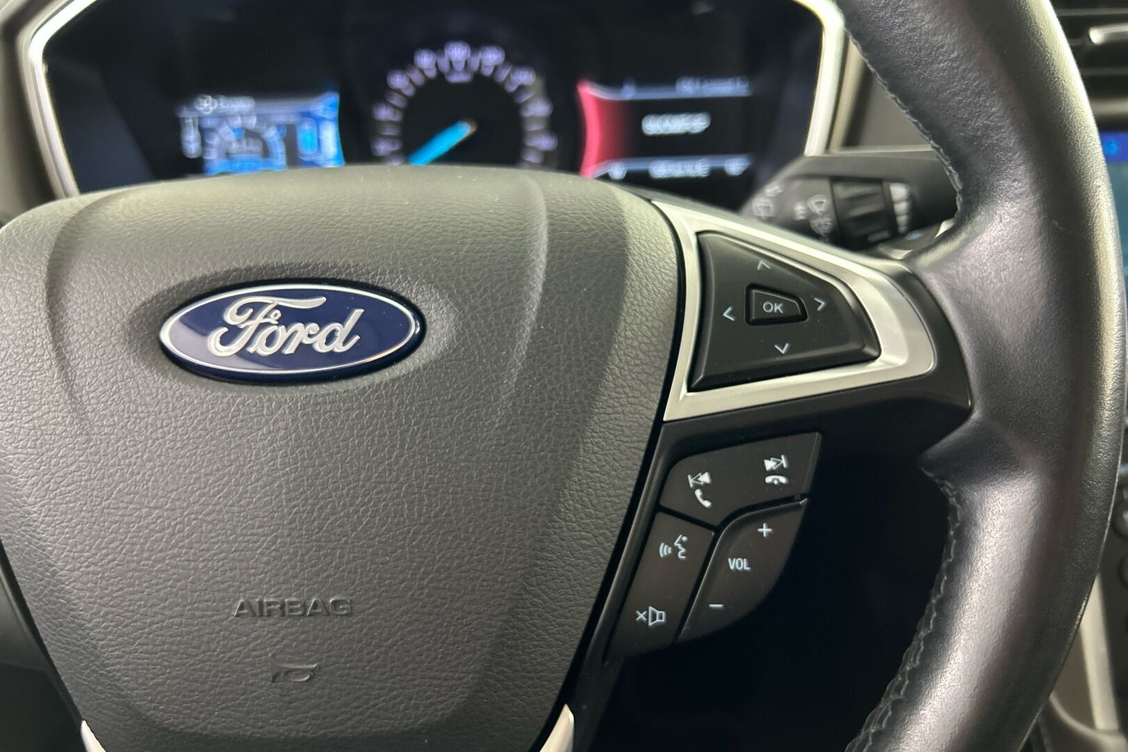 Ford Mondeo iso kuva 15