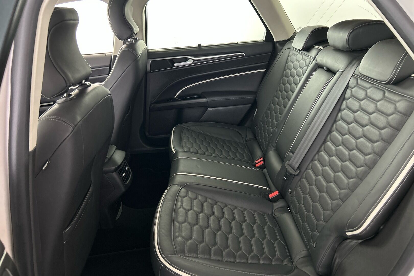 Ford Mondeo iso kuva 6