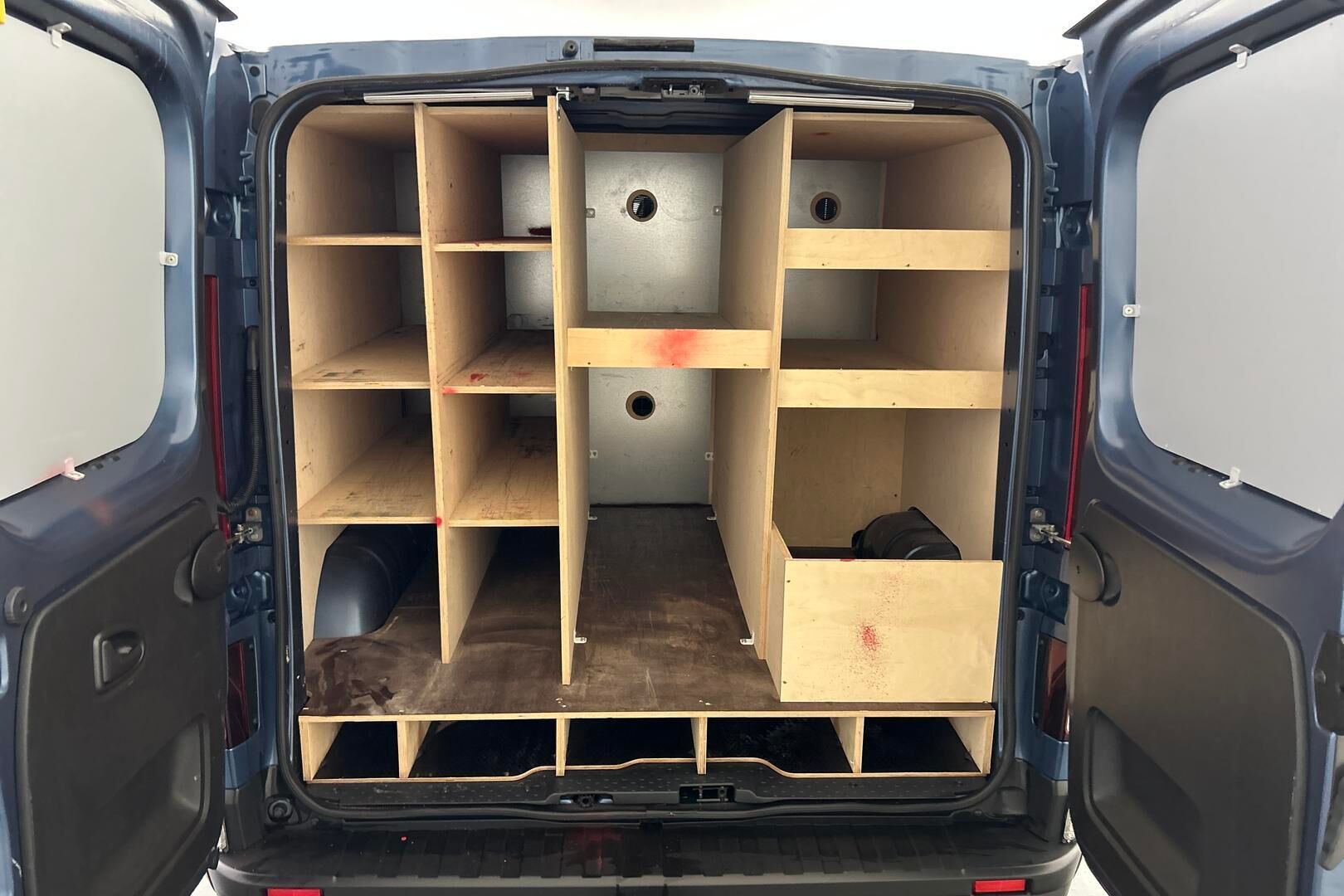 Nissan NV300 iso kuva 12