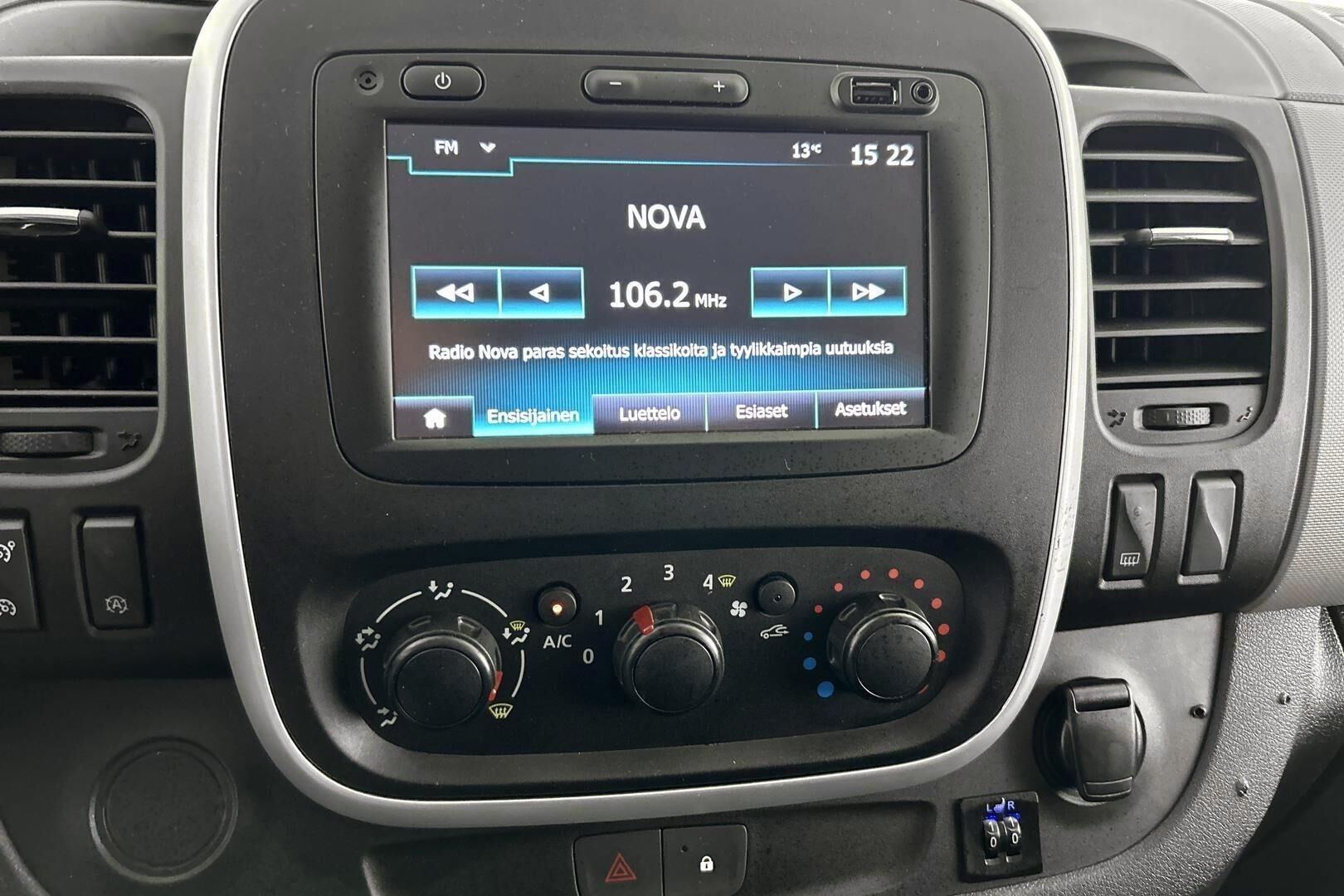 Nissan NV300 iso kuva 17