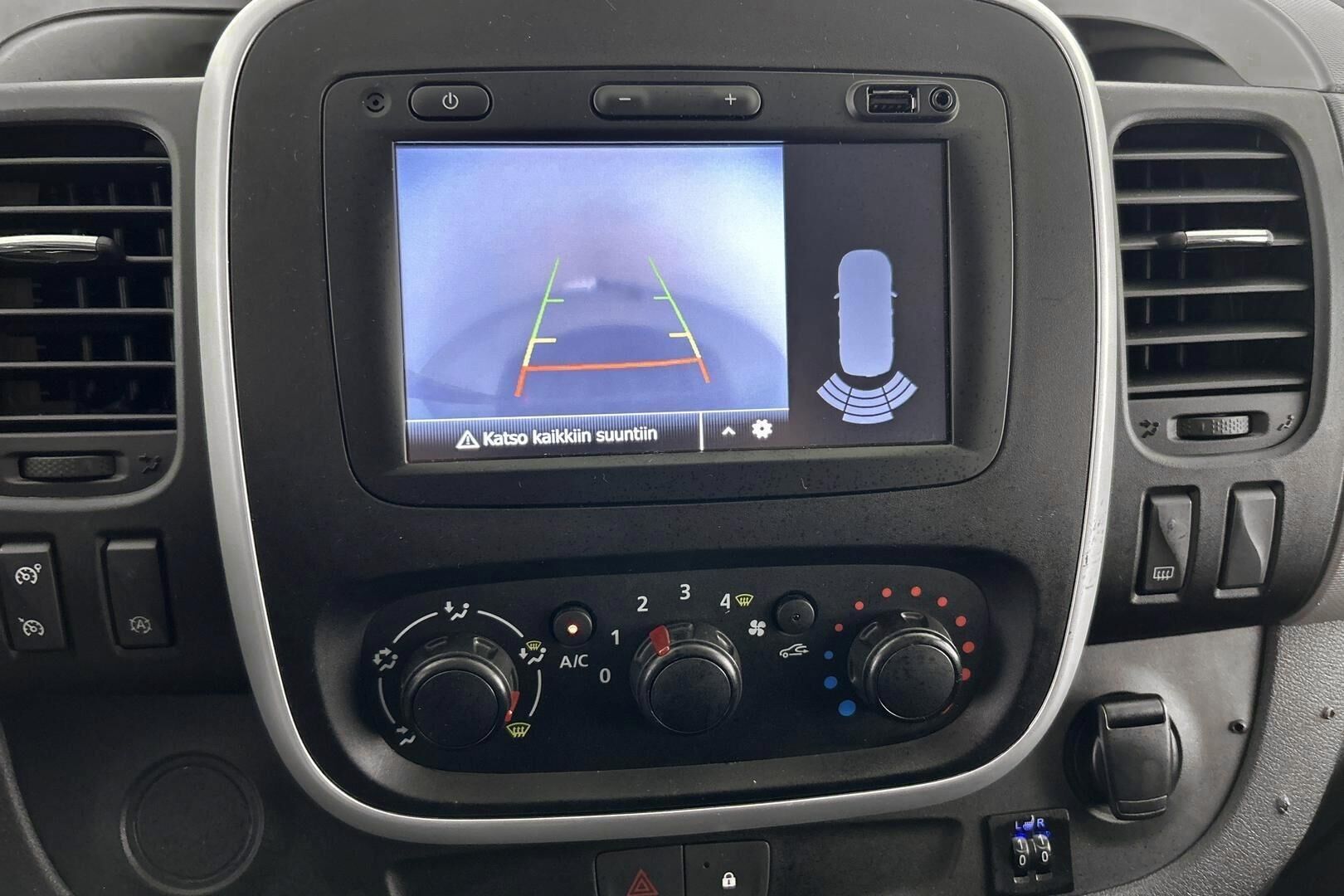 Nissan NV300 iso kuva 18