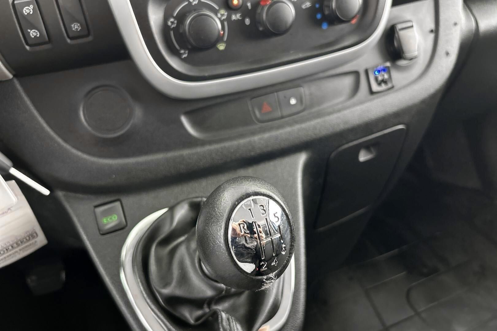 Nissan NV300 iso kuva 19