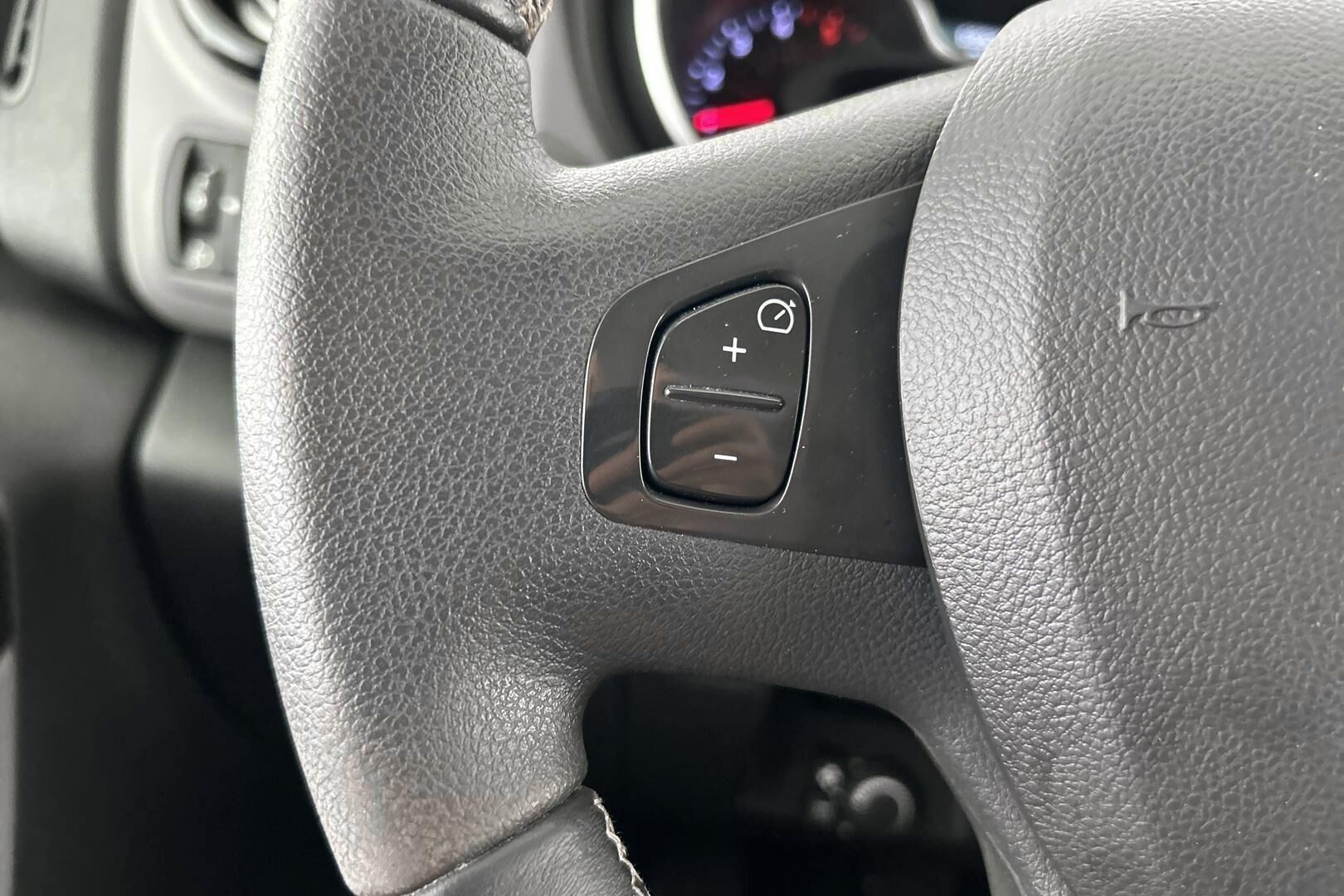 Nissan NV300 iso kuva 20