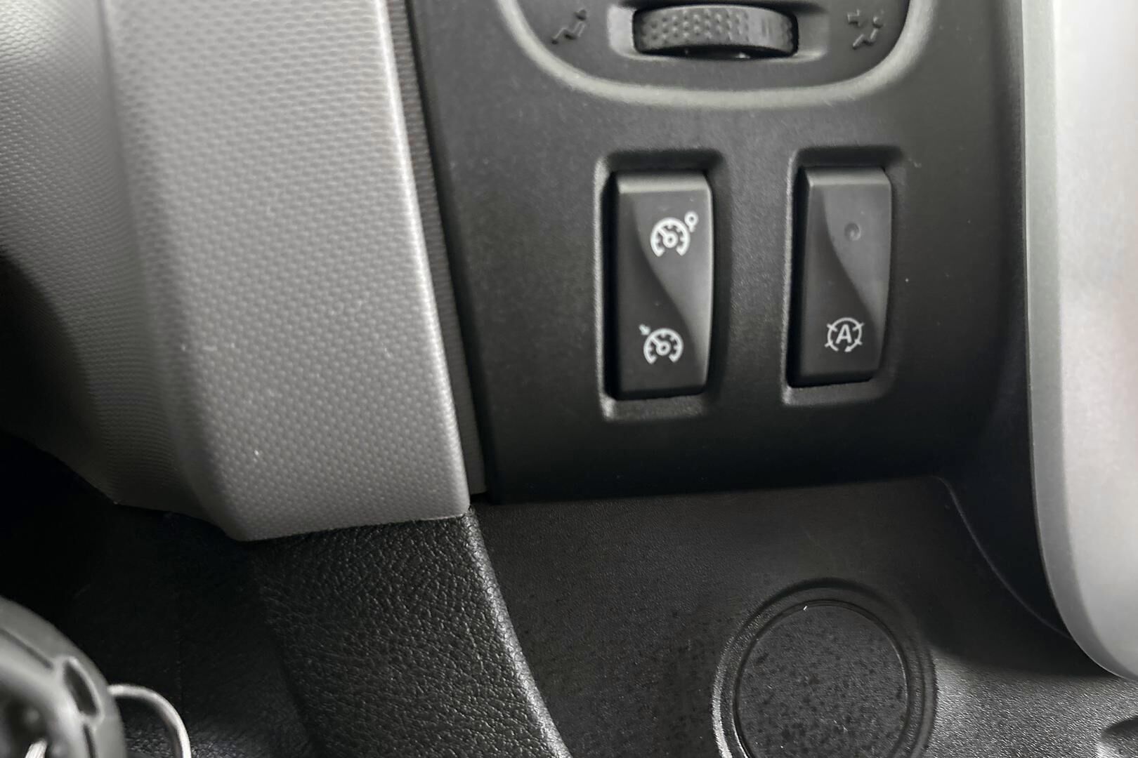 Nissan NV300 iso kuva 22