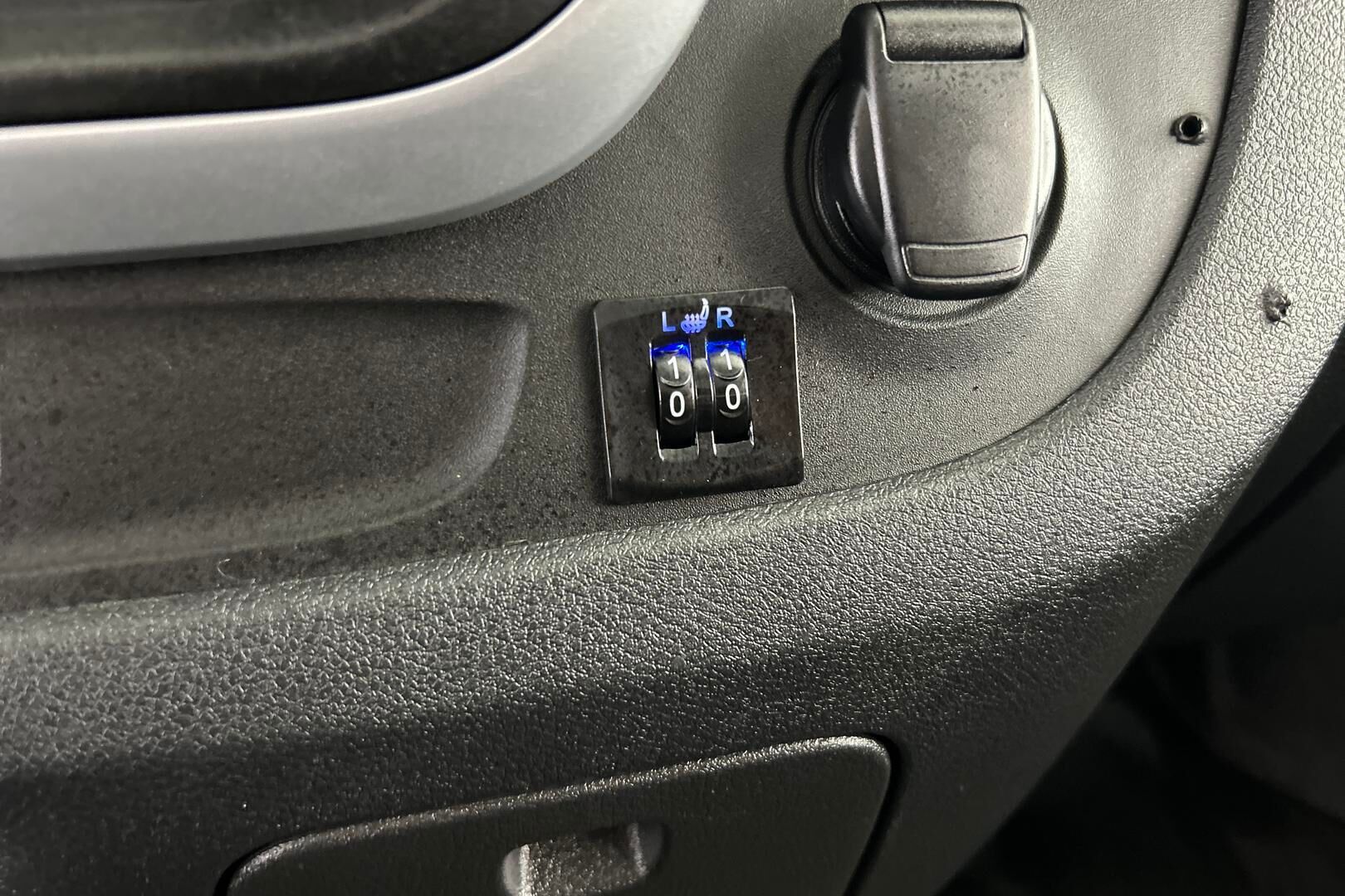 Nissan NV300 iso kuva 23