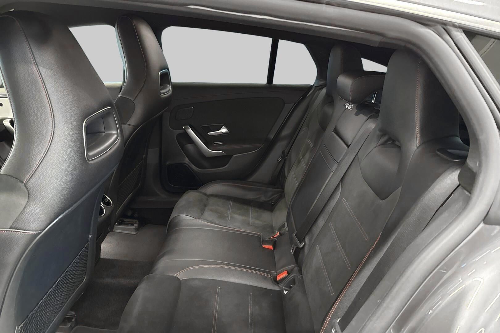 Mercedes-Benz CLA iso kuva 23