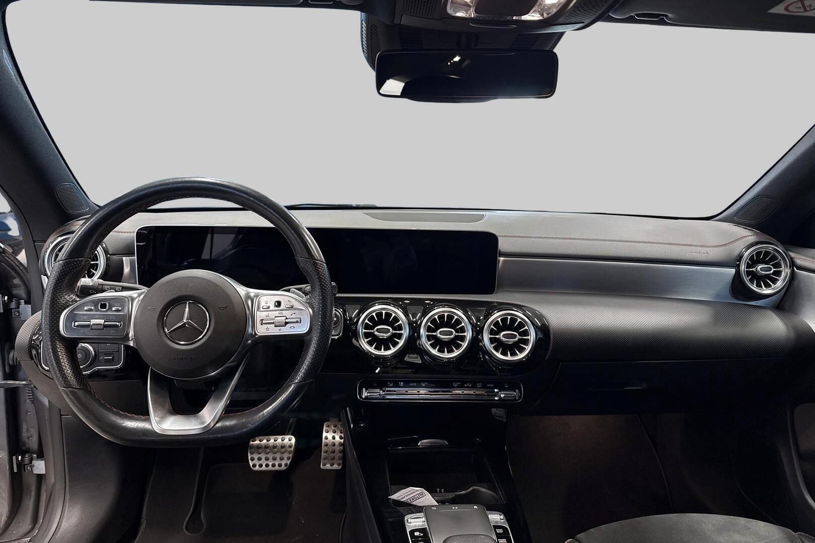 Mercedes-Benz CLA iso kuva 24