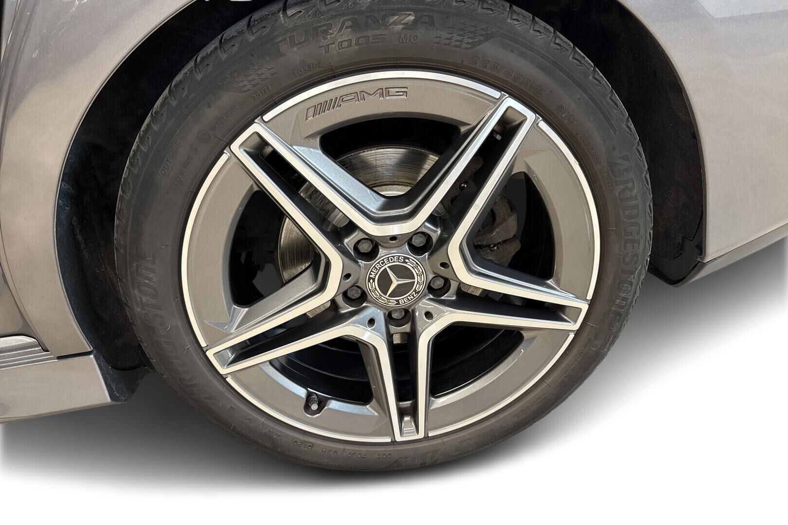 Mercedes-Benz CLA iso kuva 24