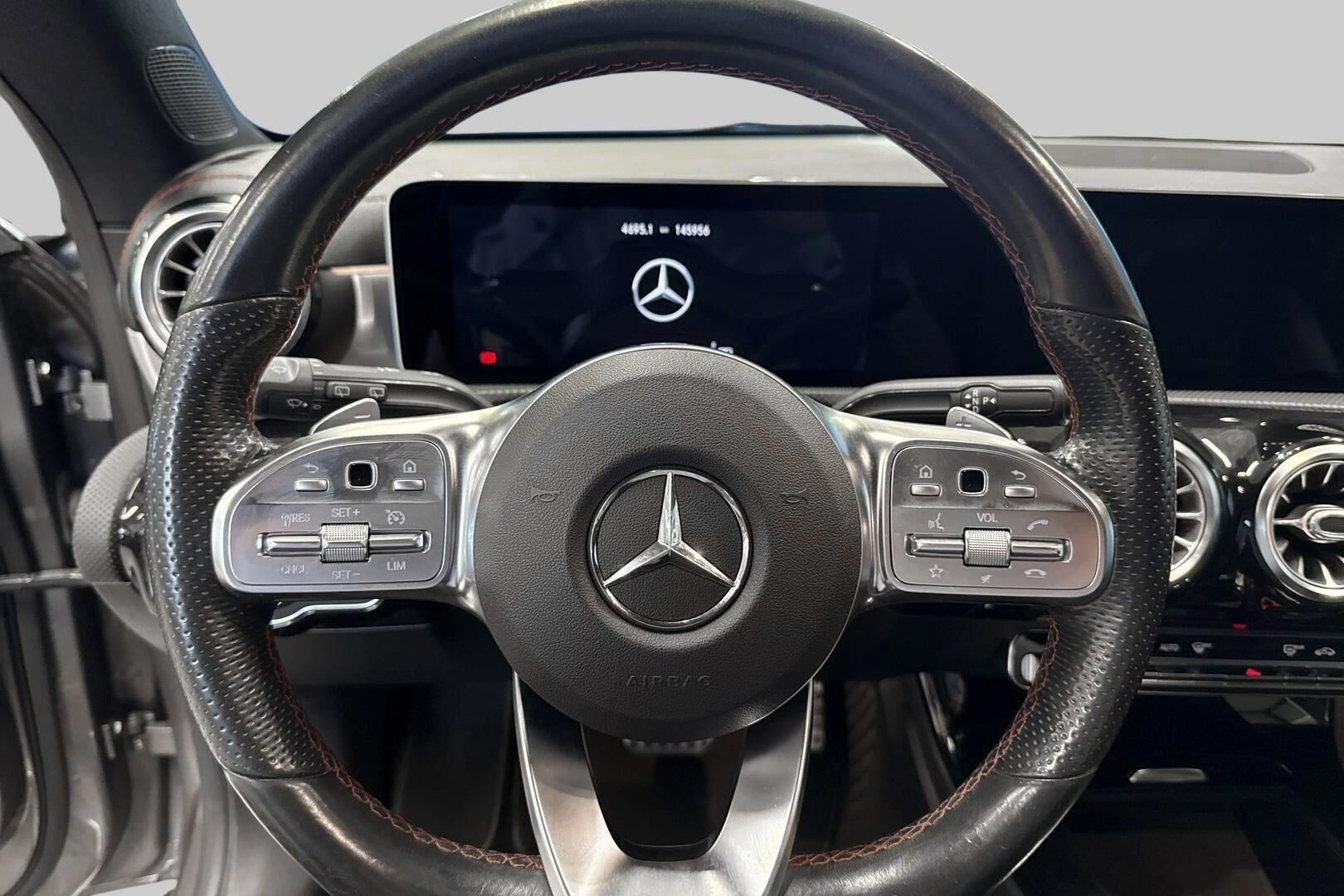 Mercedes-Benz CLA iso kuva 25