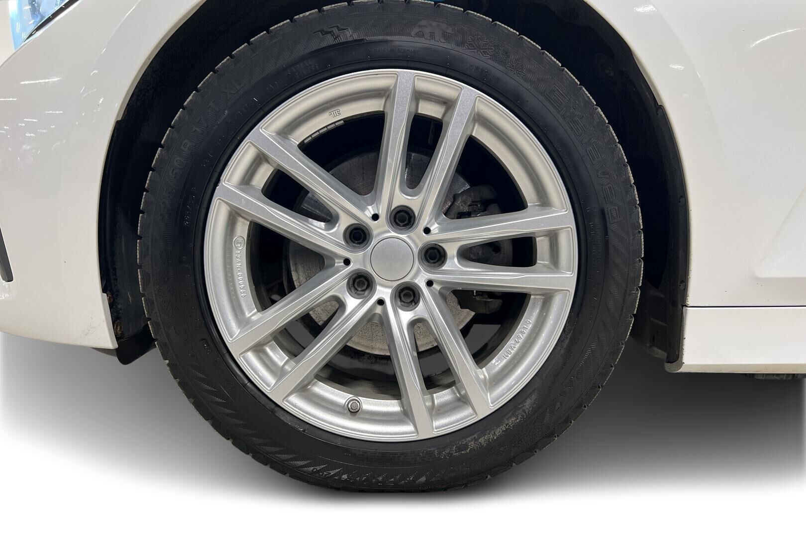 BMW 3-sarja iso kuva 13