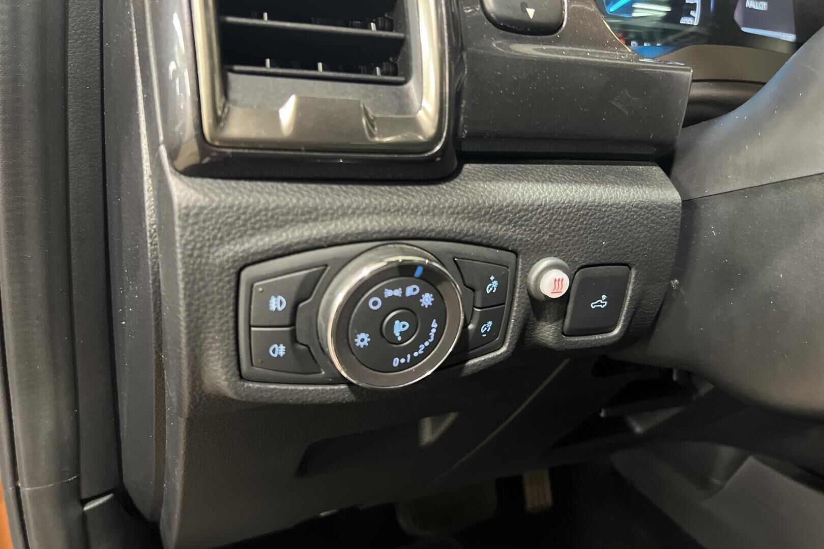 Ford Ranger iso kuva 14