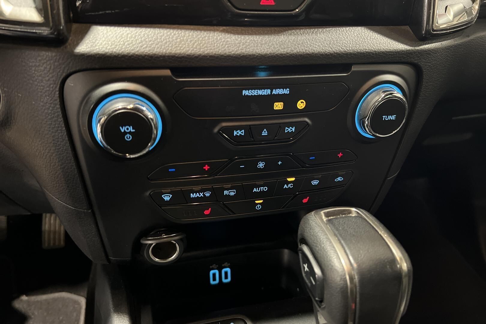Ford Ranger iso kuva 15