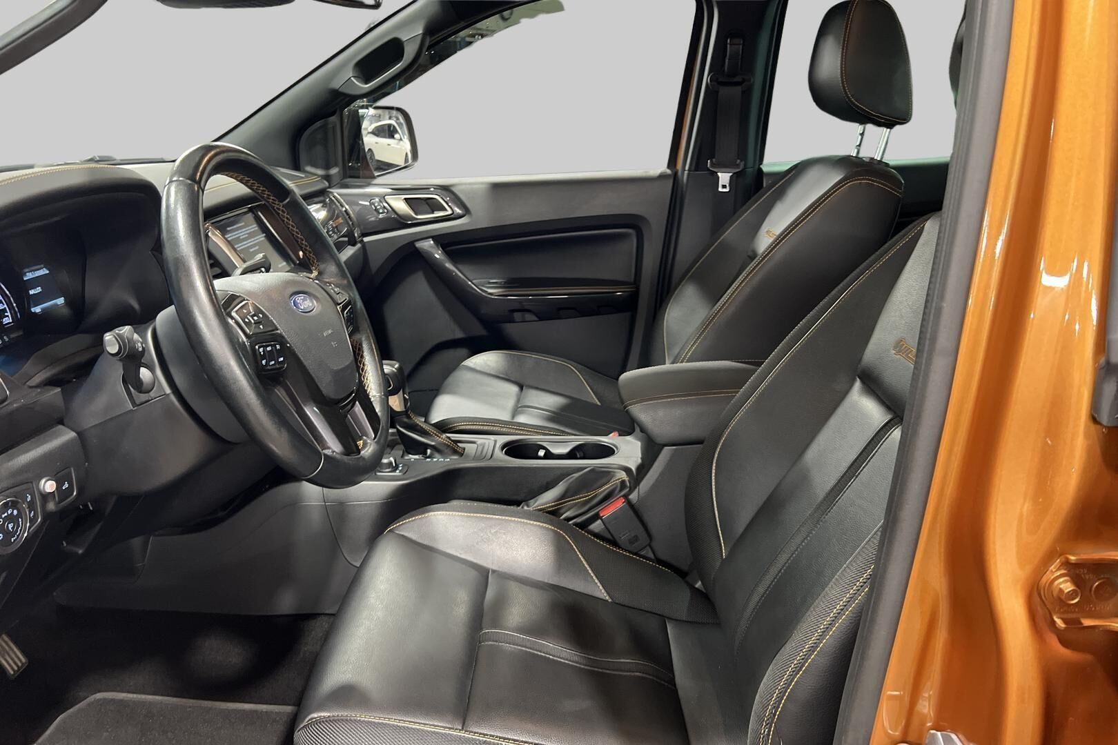 Ford Ranger iso kuva 9