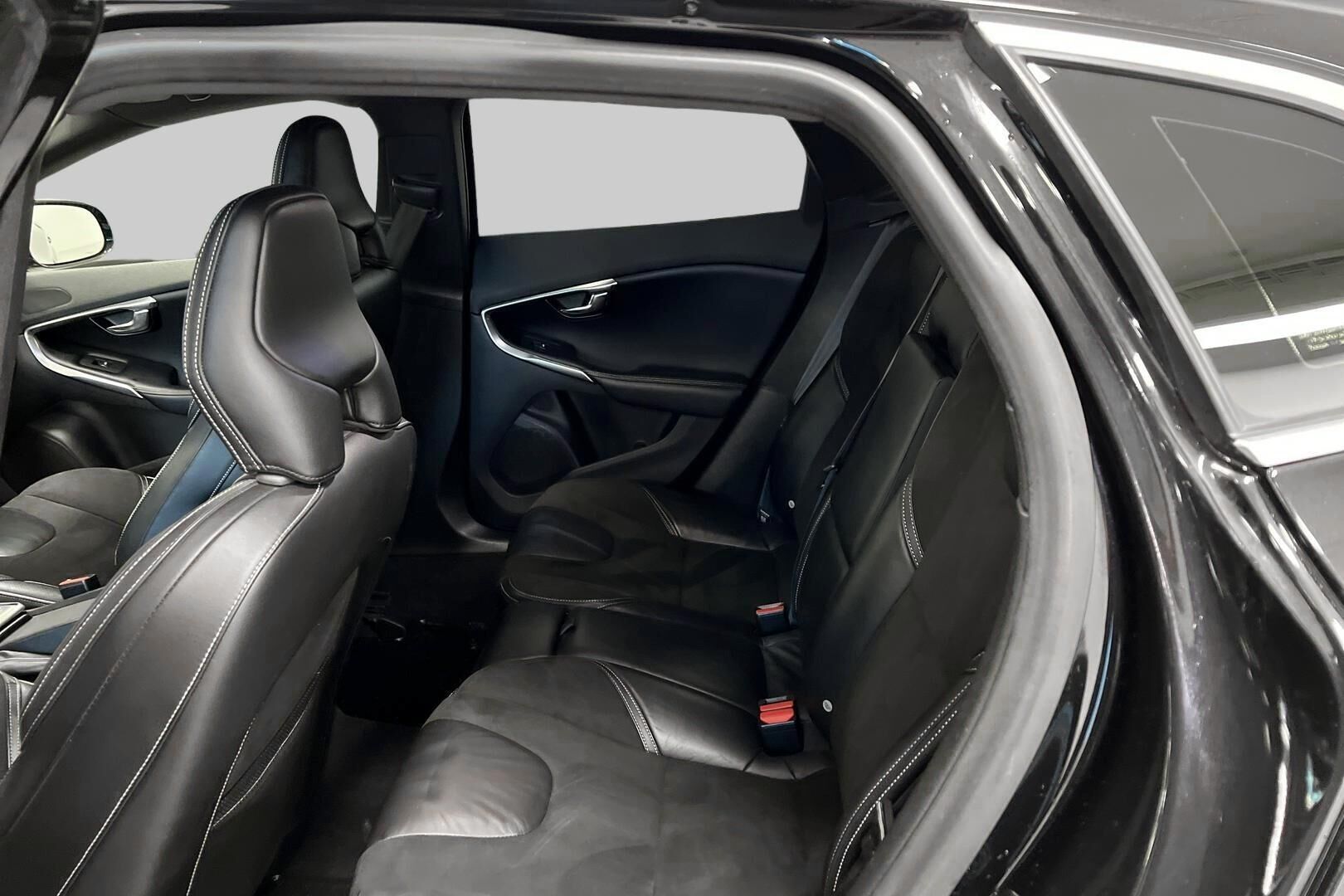 Volvo V40 iso kuva 10