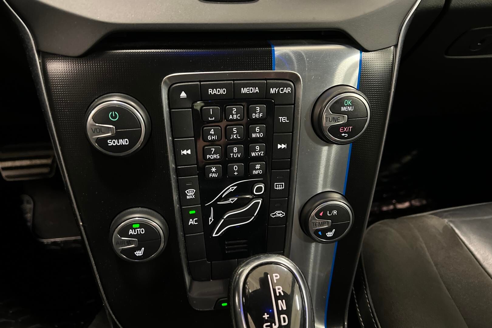 Volvo V40 iso kuva 16