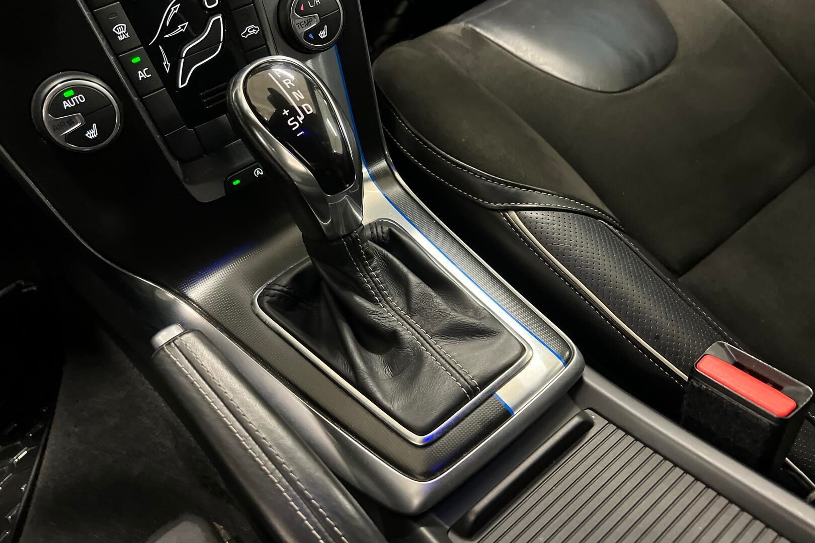 Volvo V40 iso kuva 17