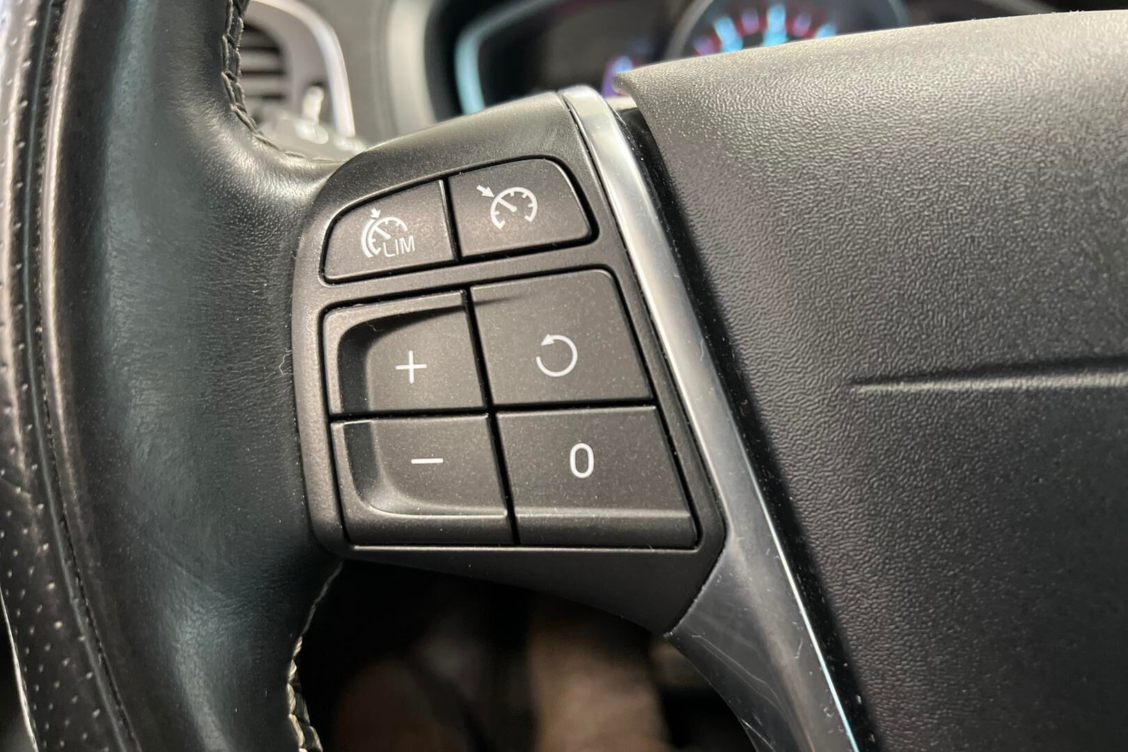 Volvo V40 iso kuva 19