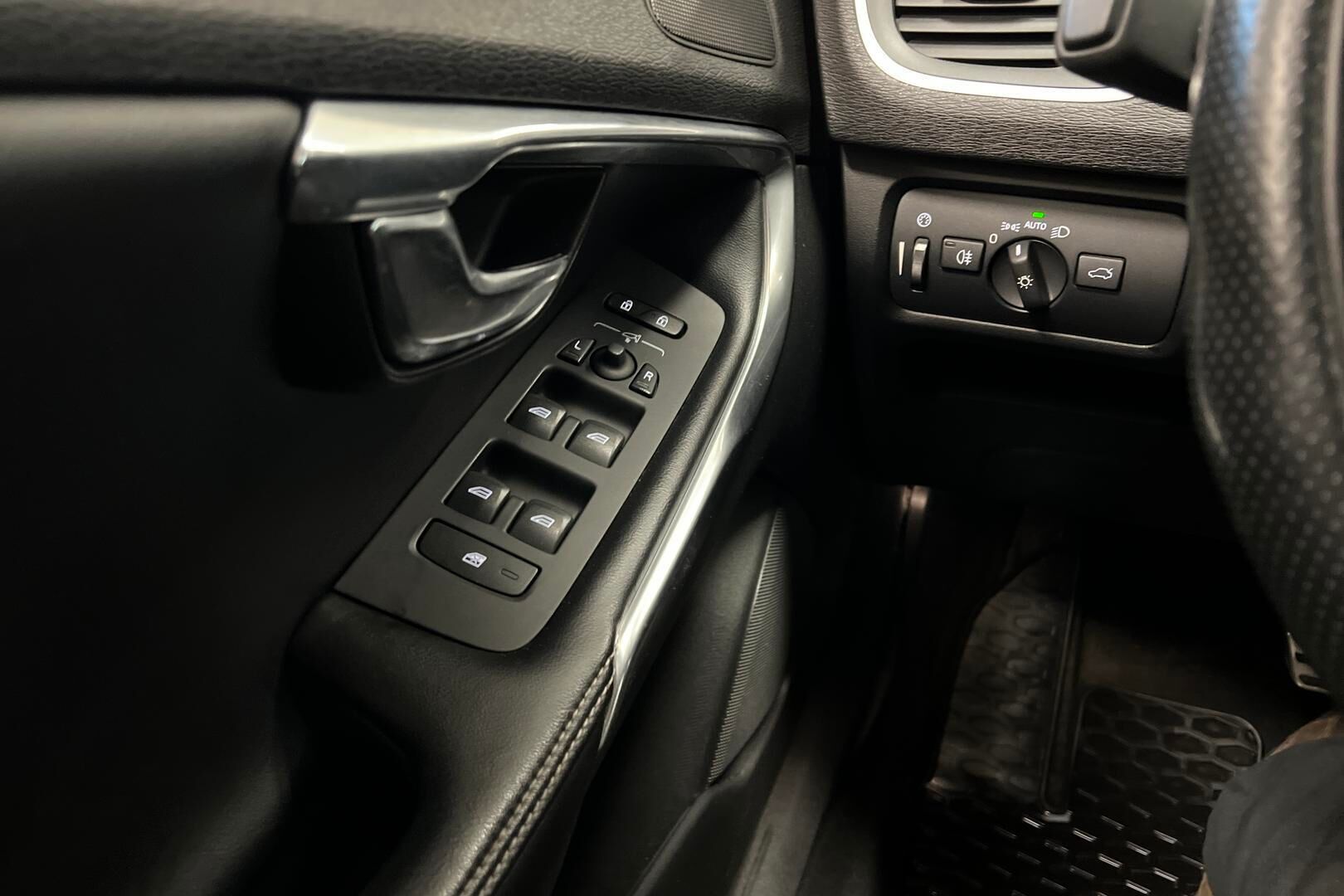 Volvo V40 iso kuva 20