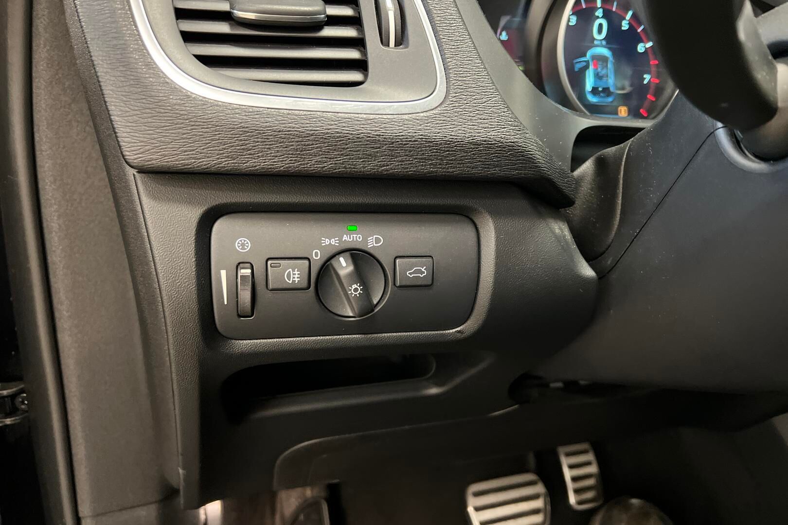 Volvo V40 iso kuva 21