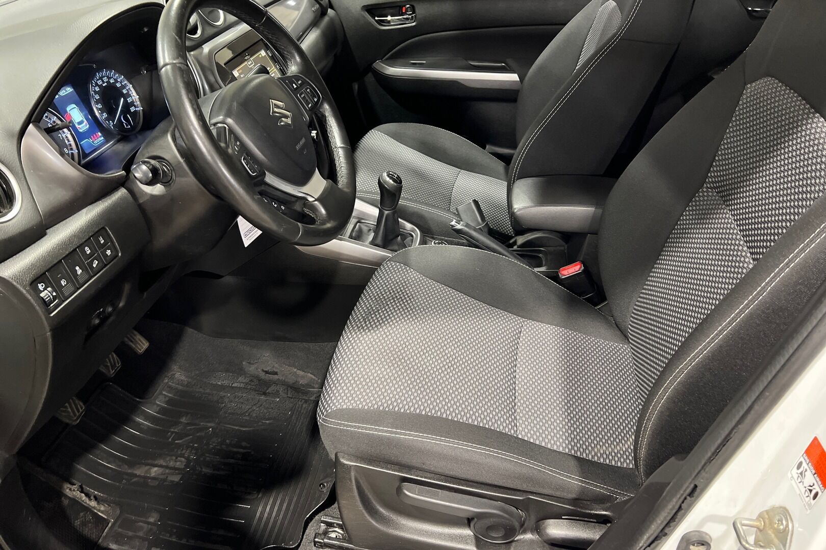 Suzuki Vitara iso kuva 14