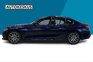 BMW 3-SARJA esikatselu 8