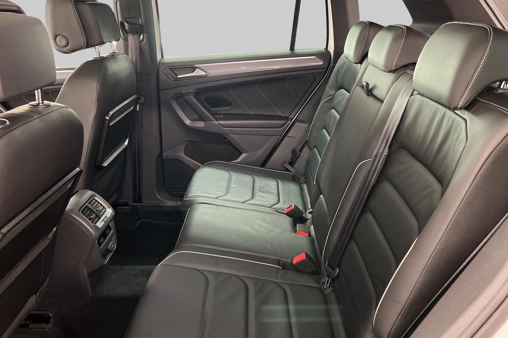 Volkswagen Tiguan iso kuva 10