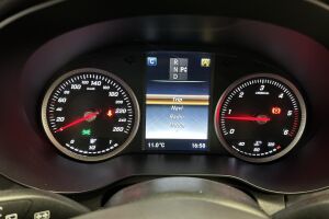 Mercedes-Benz C esikatselu 15