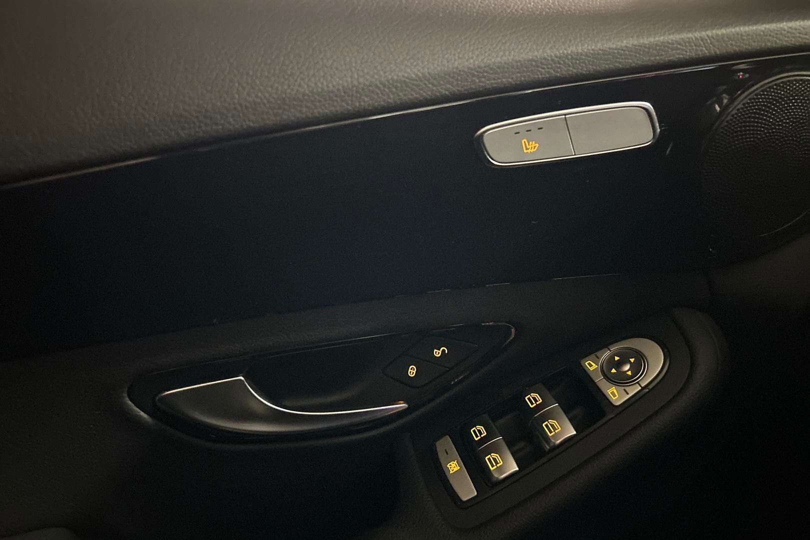 Mercedes-Benz C iso kuva 21