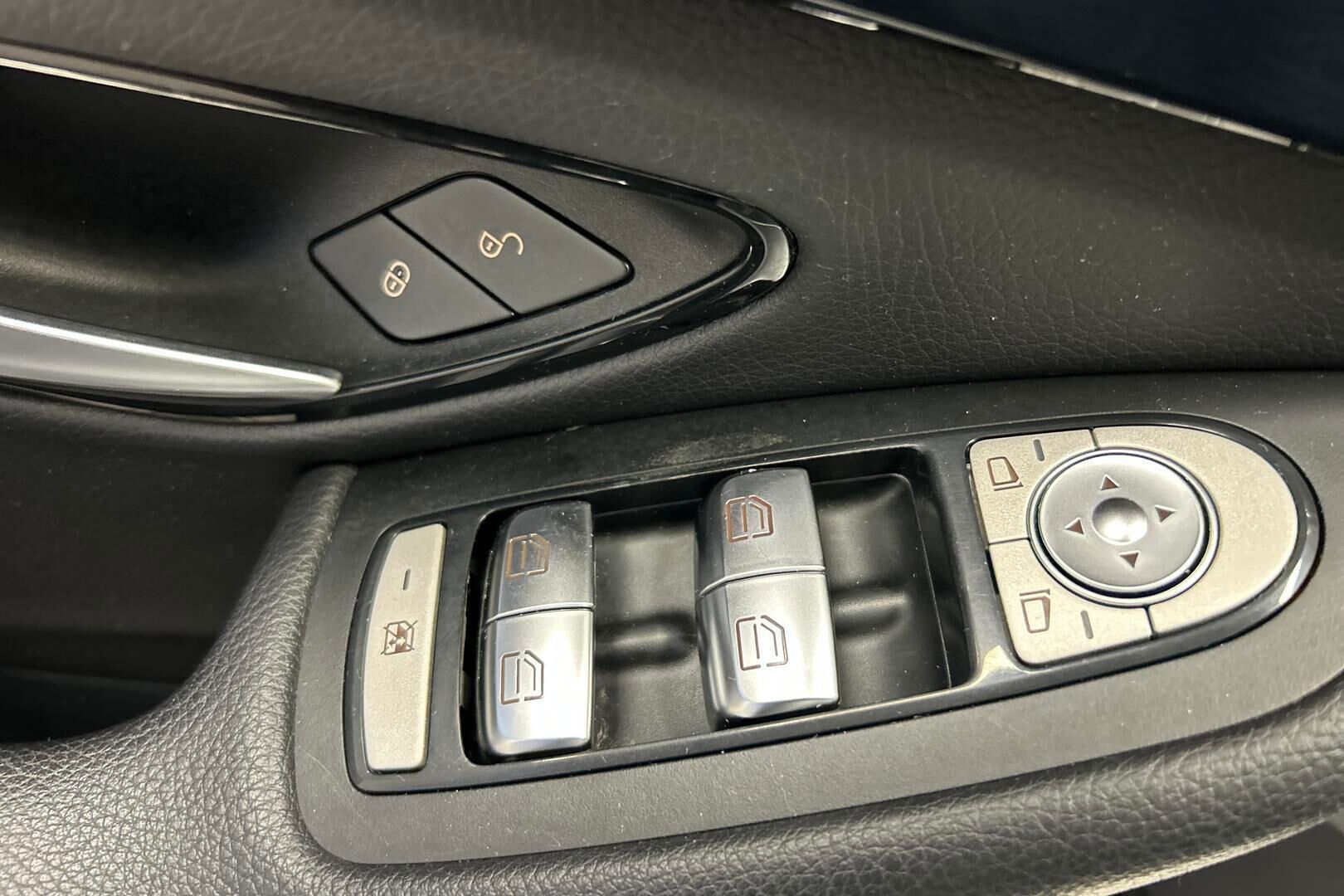 Mercedes-Benz C iso kuva 29