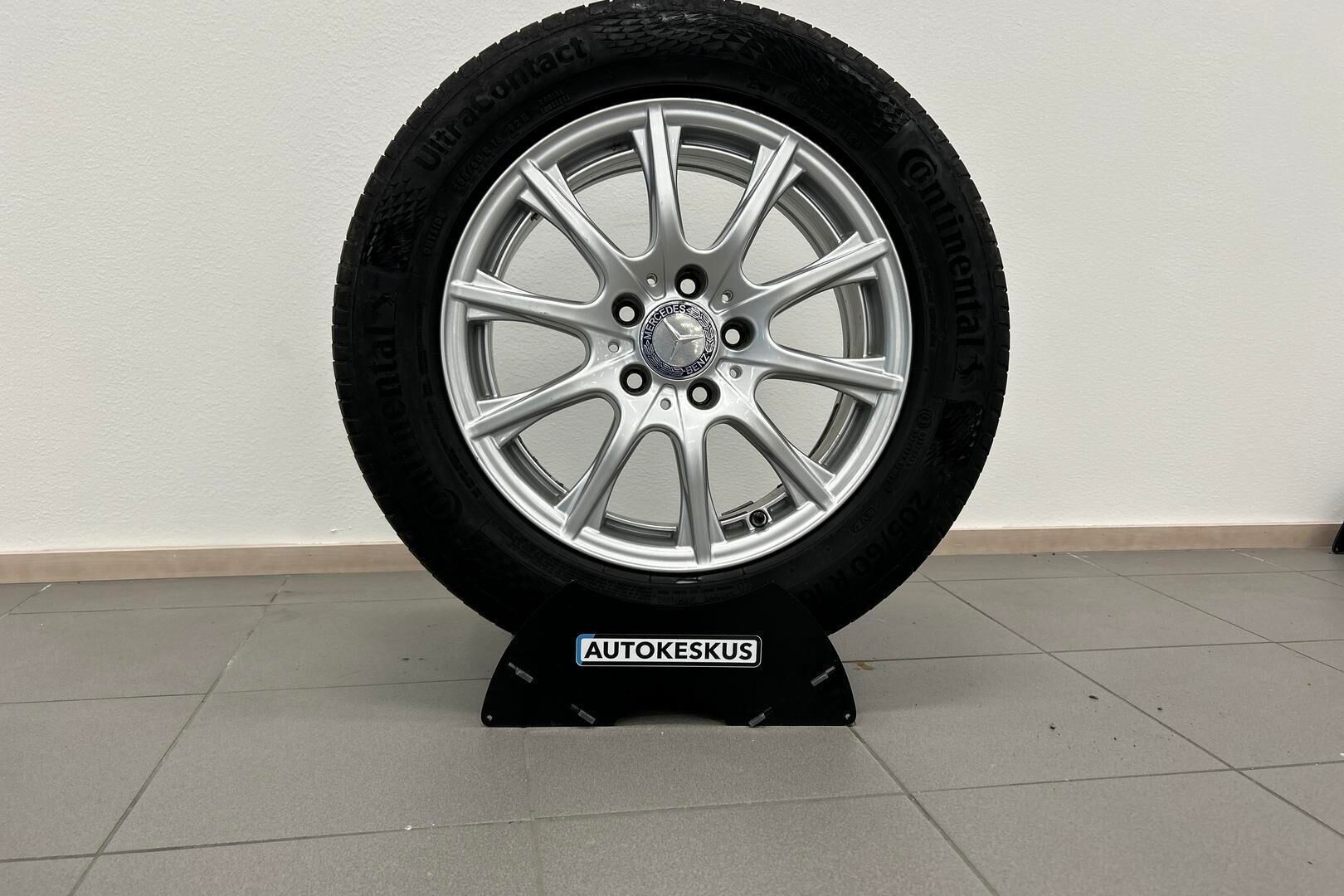 Mercedes-Benz C iso kuva 33