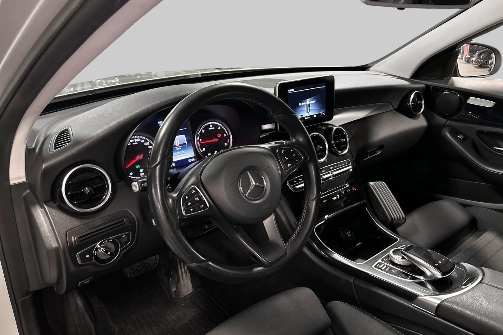 Mercedes-Benz C iso kuva 9